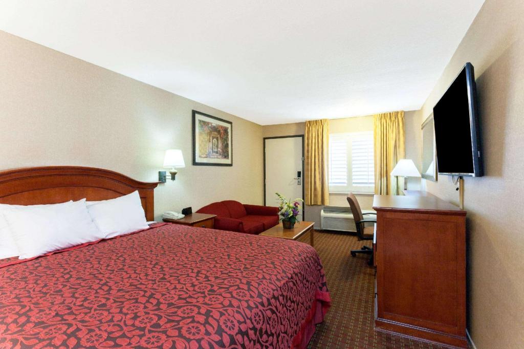 Days Inn by Wyndham Alhambra CA