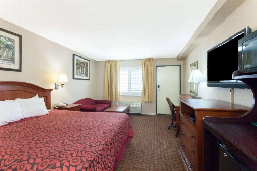 Days Inn by Wyndham Alhambra CA image 5